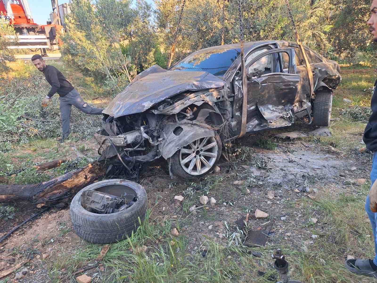 Hurdaya dönen araçtan yaralı kurtuldu