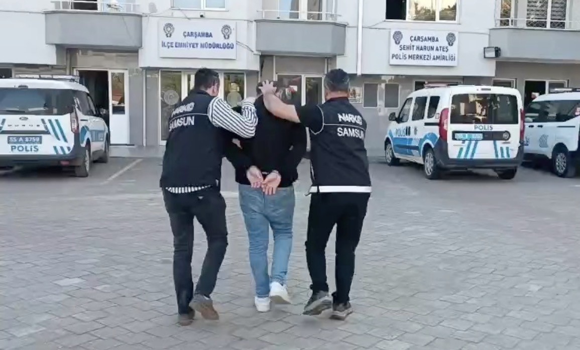Samsun&rsquo;da uyuşturucu su&ccedil;larından aranan 3 h&uuml;k&uuml;ml&uuml; yakalandı
