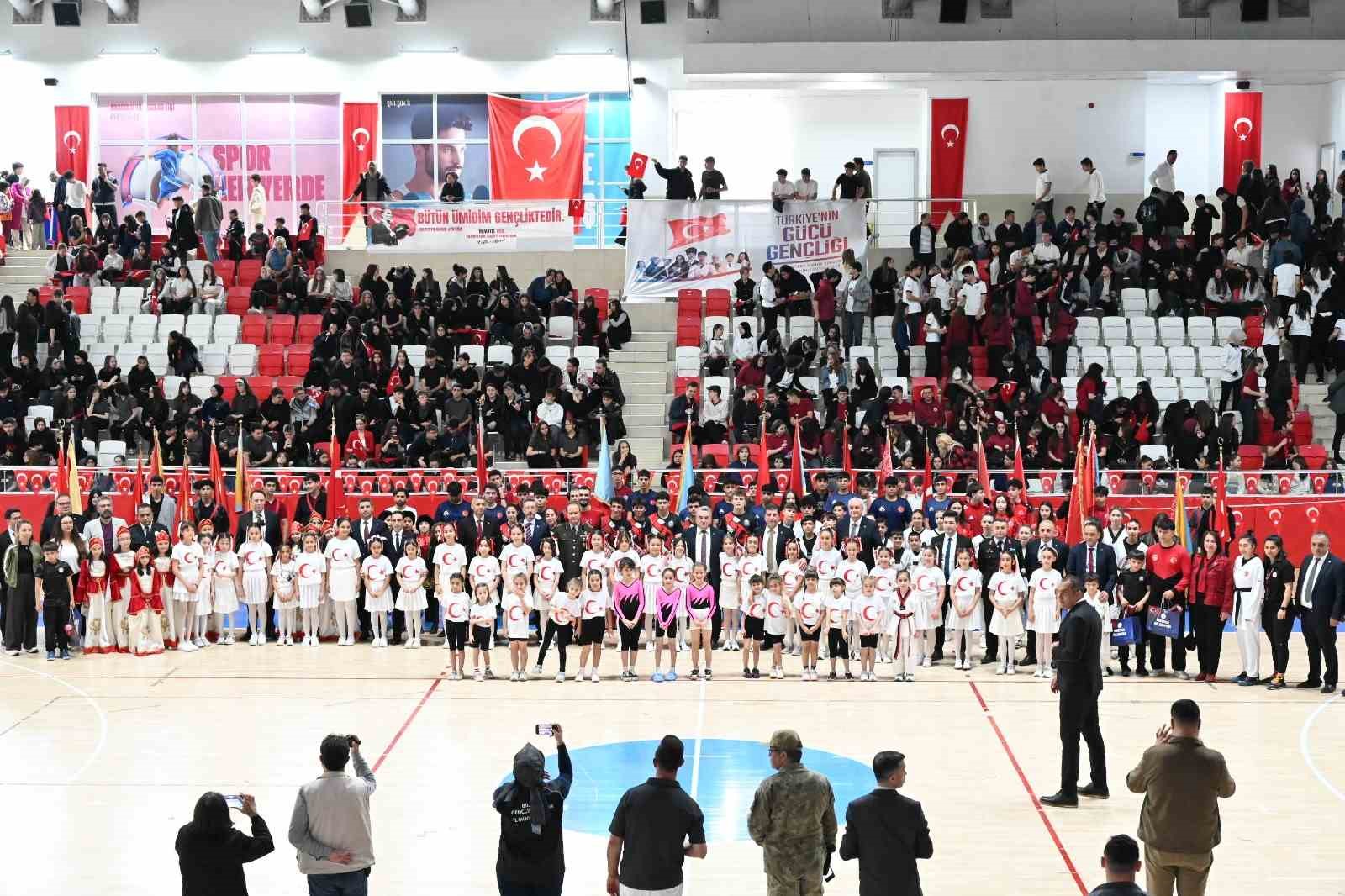 Bozüyük’te 19 Mayıs Atatürk’ü Anma, Gençlik ve Spor Bayramı coşkuyla kutlanıyor