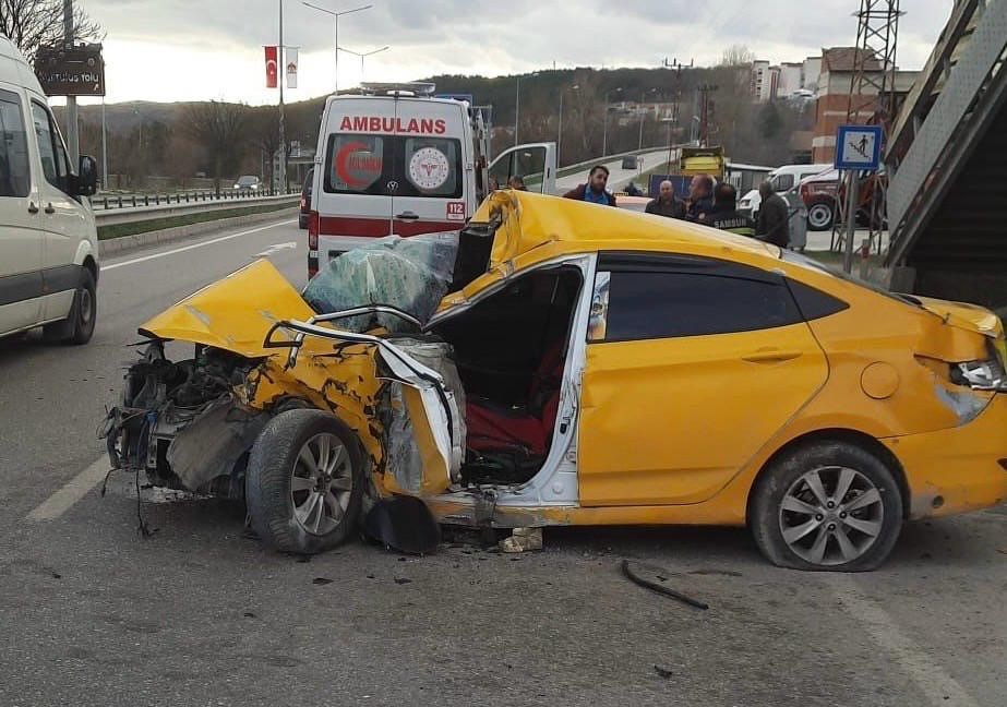 Üst geçit direğine çarpan otomobilin sürücüsü 71 gün sonra hayatını kaybetti