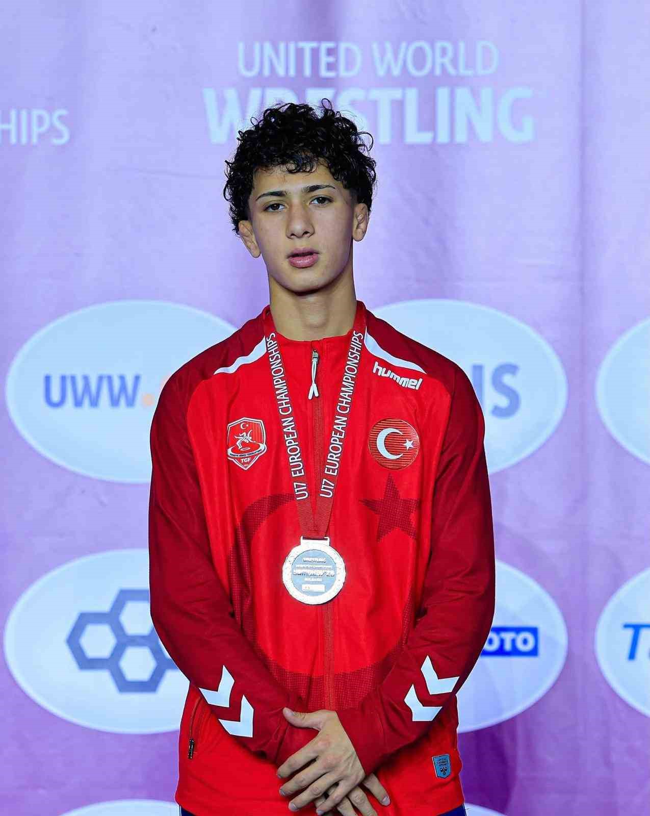 U17 Avrupa Şampiyonası&rsquo;nda Muhammed G&ouml;lha&rsquo;dan g&uuml;m&uuml;ş madalya
