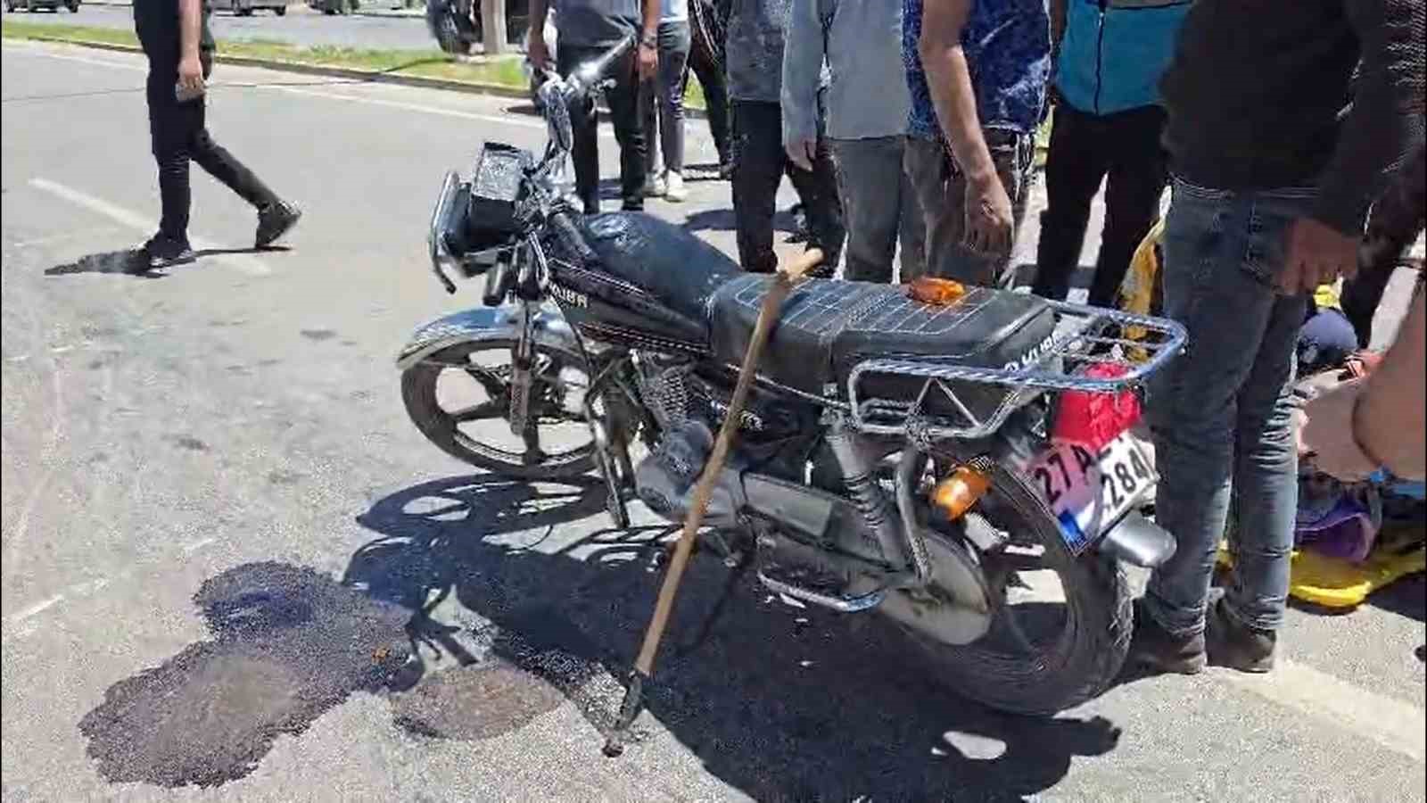 Otomobil ile motosiklet &ccedil;arpıştı: 1 yaralı
