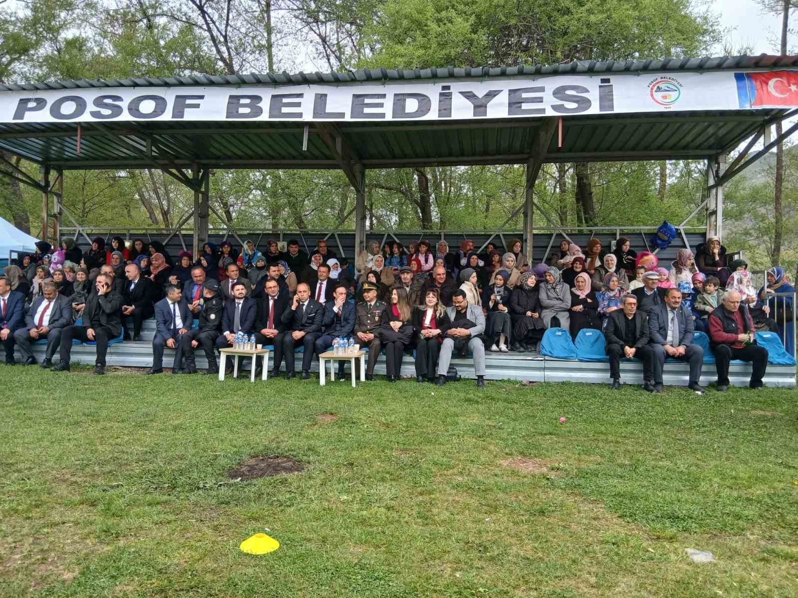 Posof&rsquo;ta 19 Mayıs coşkusu: Gen&ccedil;lerin g&ouml;sterileri nefes kesti
