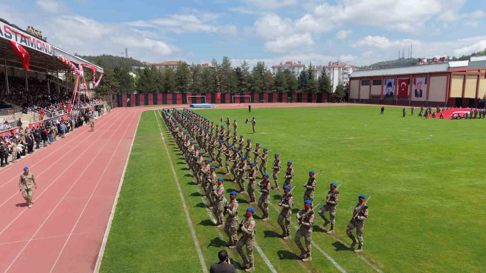 Komandolardan 19 Mayıs’a özel nefes kesen gösteri