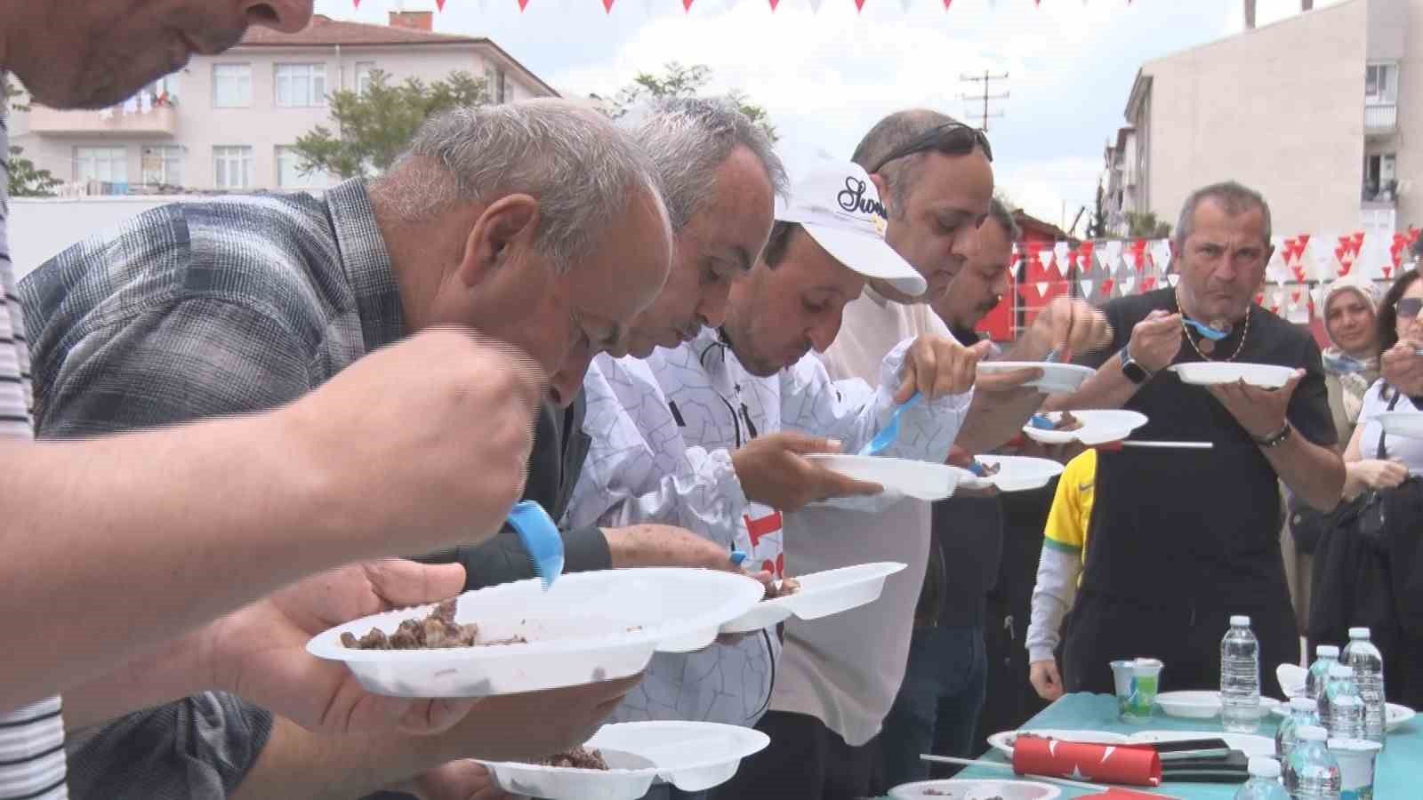 Ankara’da düzenlenen ‘Kavurma Yeme Yarışması’ renkli görüntülere sahne oldu