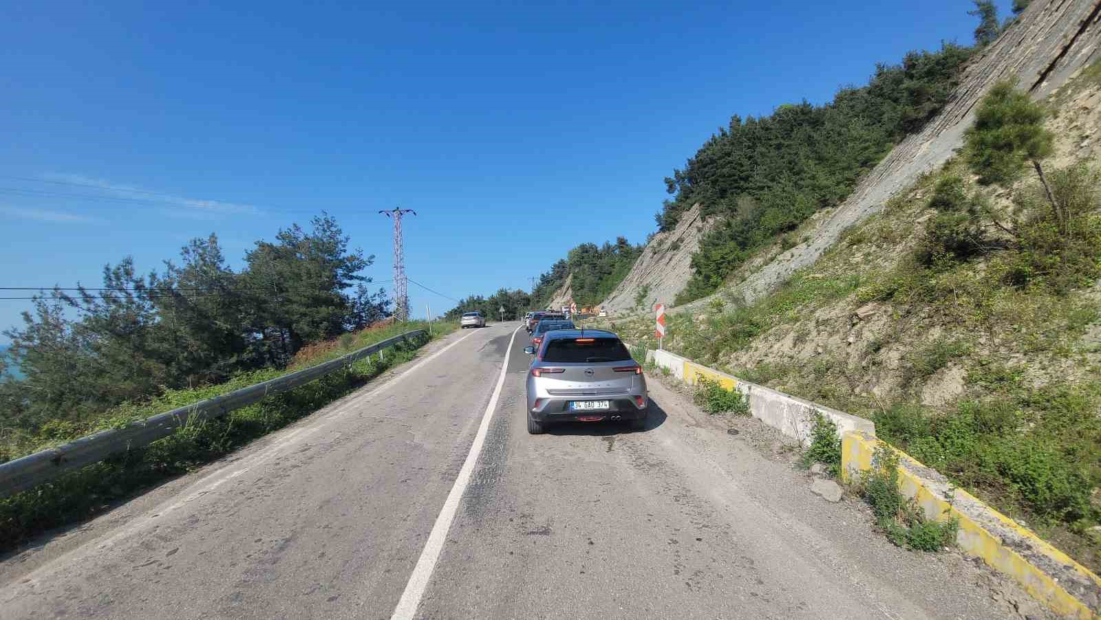 Kastamonu&rsquo;da heyelan nedeniyle kara yolu ulaşıma kapandı
