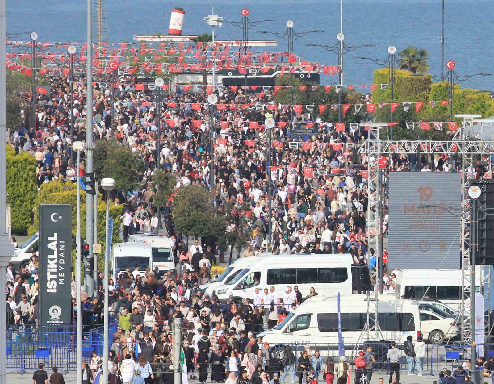 Samsun&rsquo;da u&ccedil;ak g&ouml;sterisi yoğunluğu
