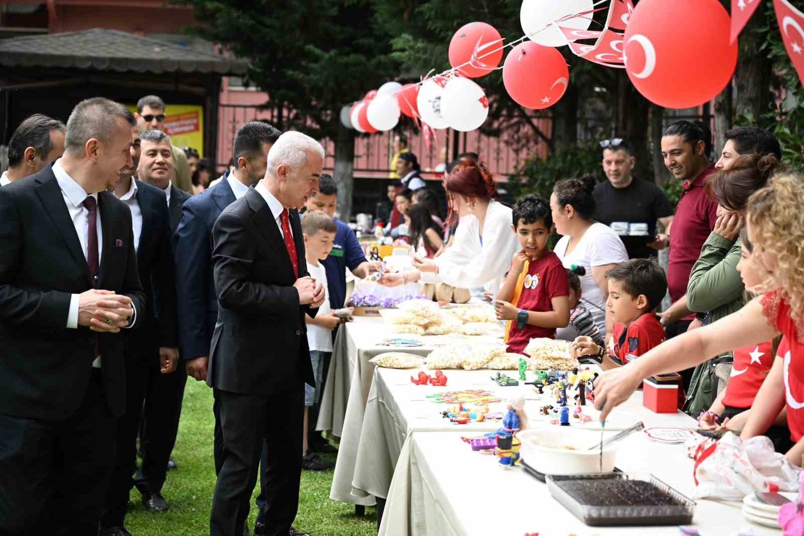 Lüleburgaz’da "Okuyan Kampüs - Açık Hava Kütüphaneleri Projesi" etkinliği