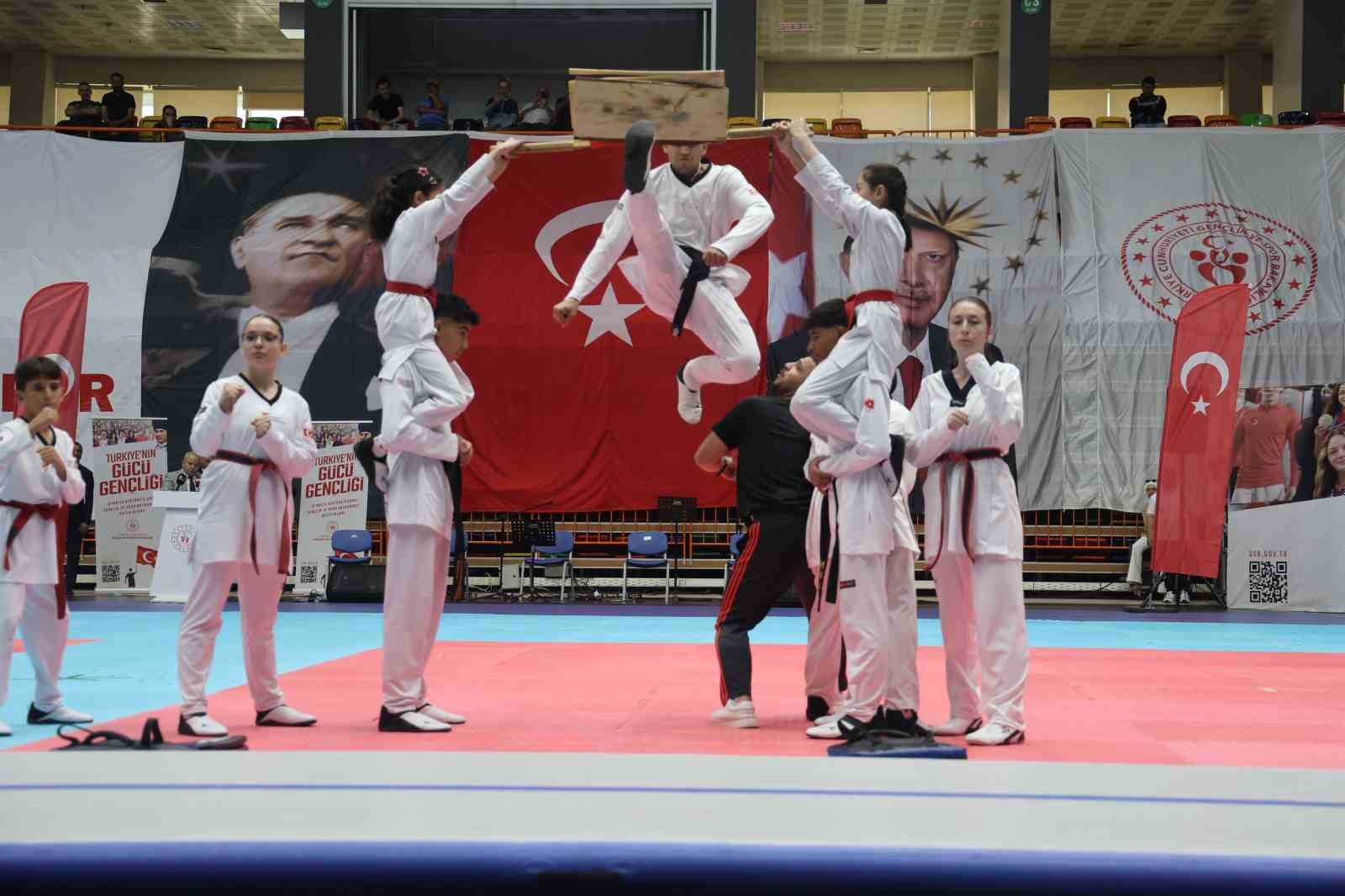 Konya’da 19 Mayıs Atatürk’ü Anma Gençlik ve Spor Bayramı kutlandı
