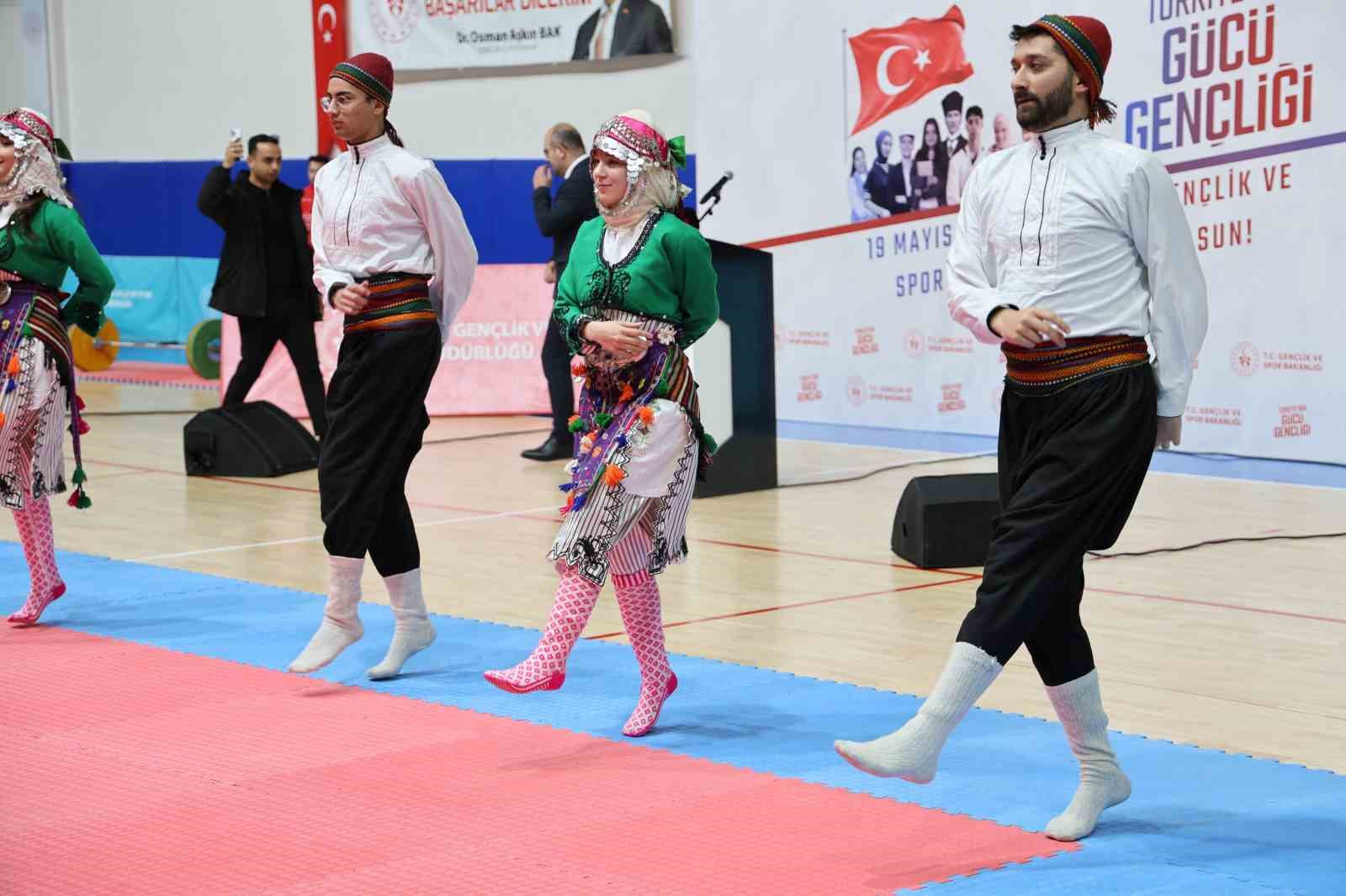 Gençlik Bayramı Sivas’ta kutlandı, sporcular hünerlerini sergiledi