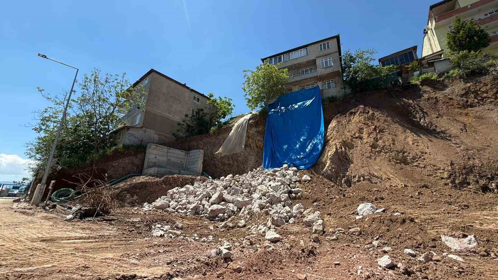 İzmit’te temel kazısı 56 kişiyi evinden etti