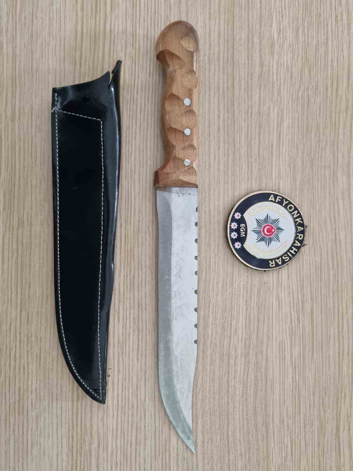 Polis, bıçaklı saldırganı kıskıvrak yakaladı