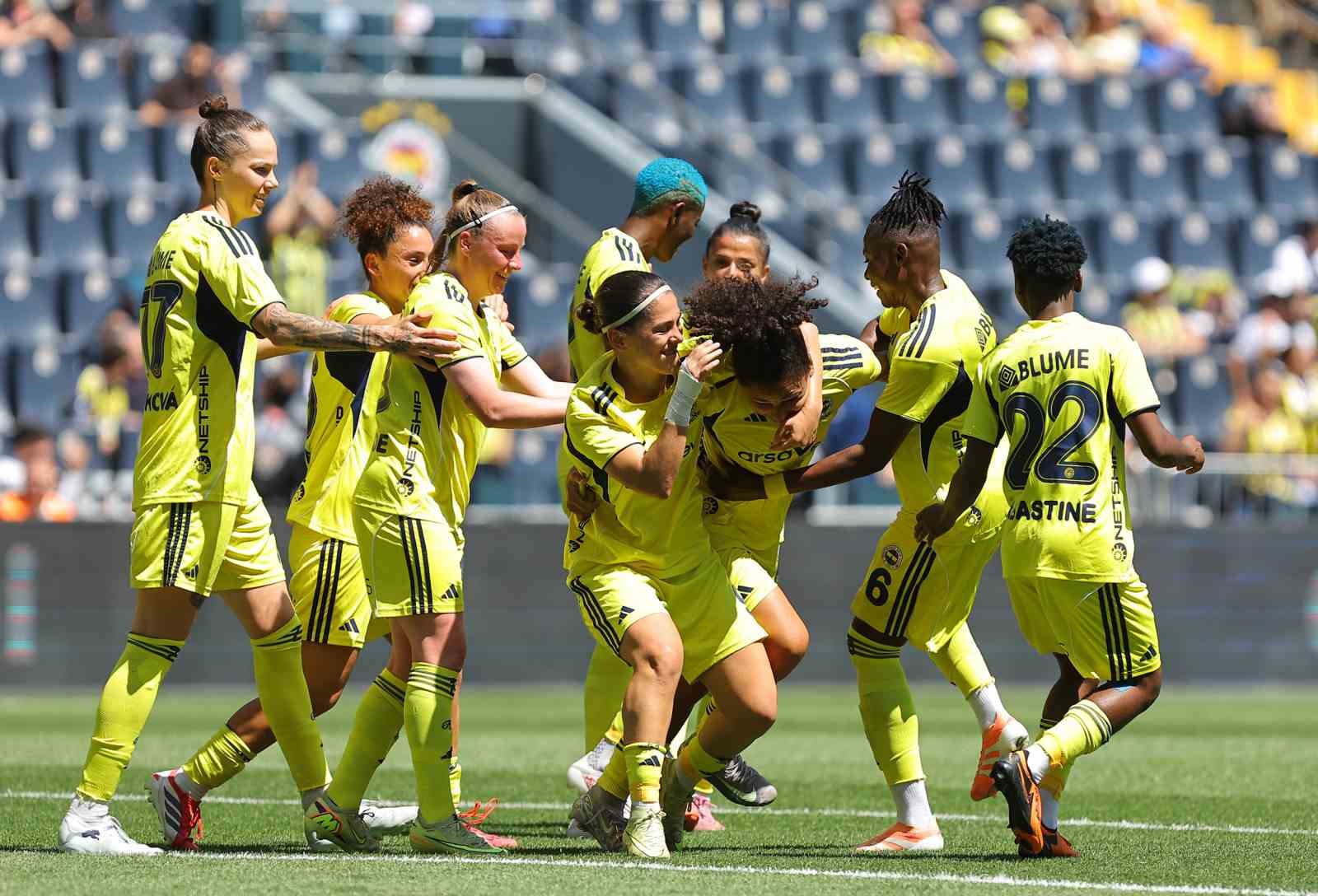 Kadın Futbol Süper Ligi’nde şampiyon olan Fenerbahçe, Ünye’yi 8-0 yendi