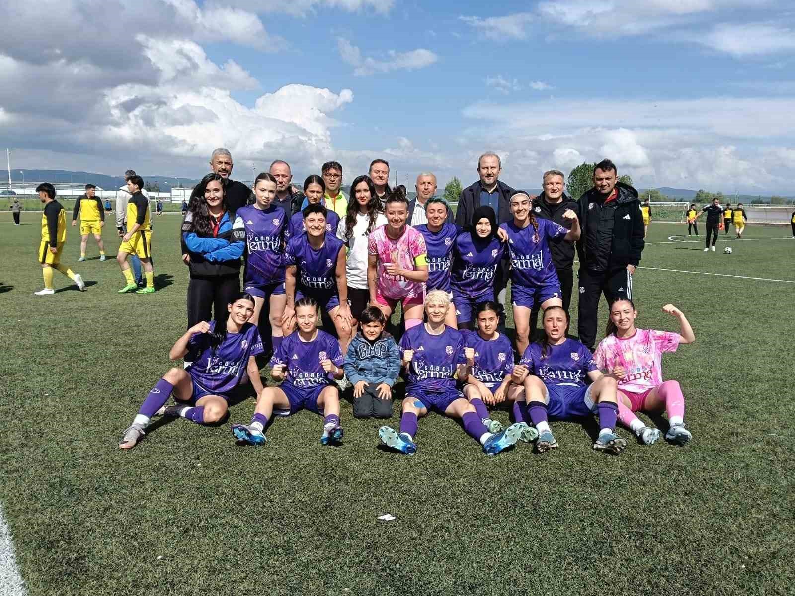 Tavşanlı Akıncılarspor kadın futbol takımı başarısı devam ediyor