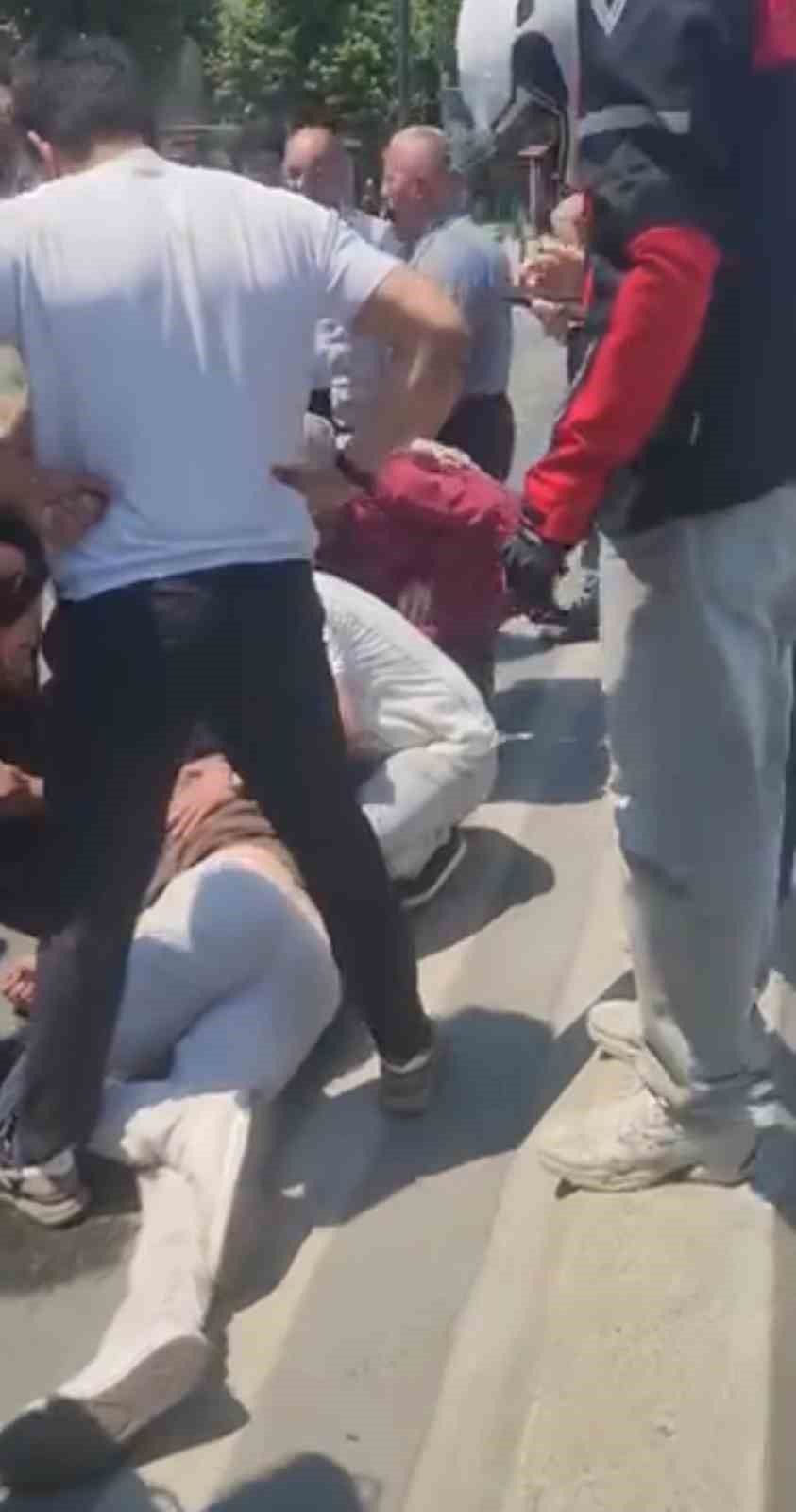 Fatih’te İETT otobüsüne çarpan skuter sürücüsü ağır yaralandı