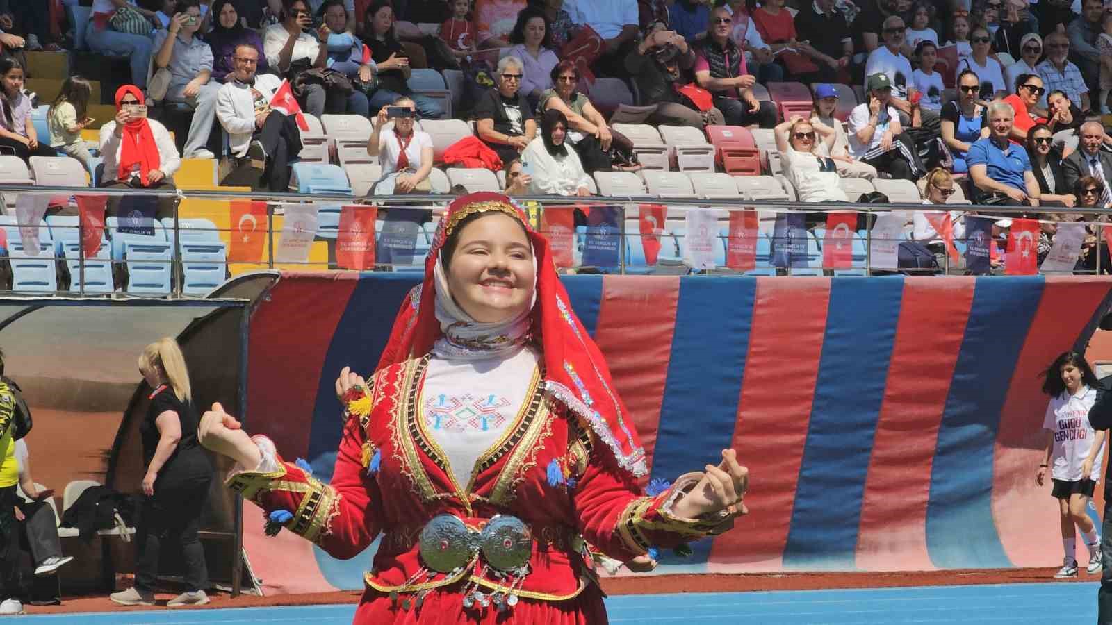 Zonguldak’ta 19 Mayıs’ı 107 metrelik dev bayrakla kutladılar