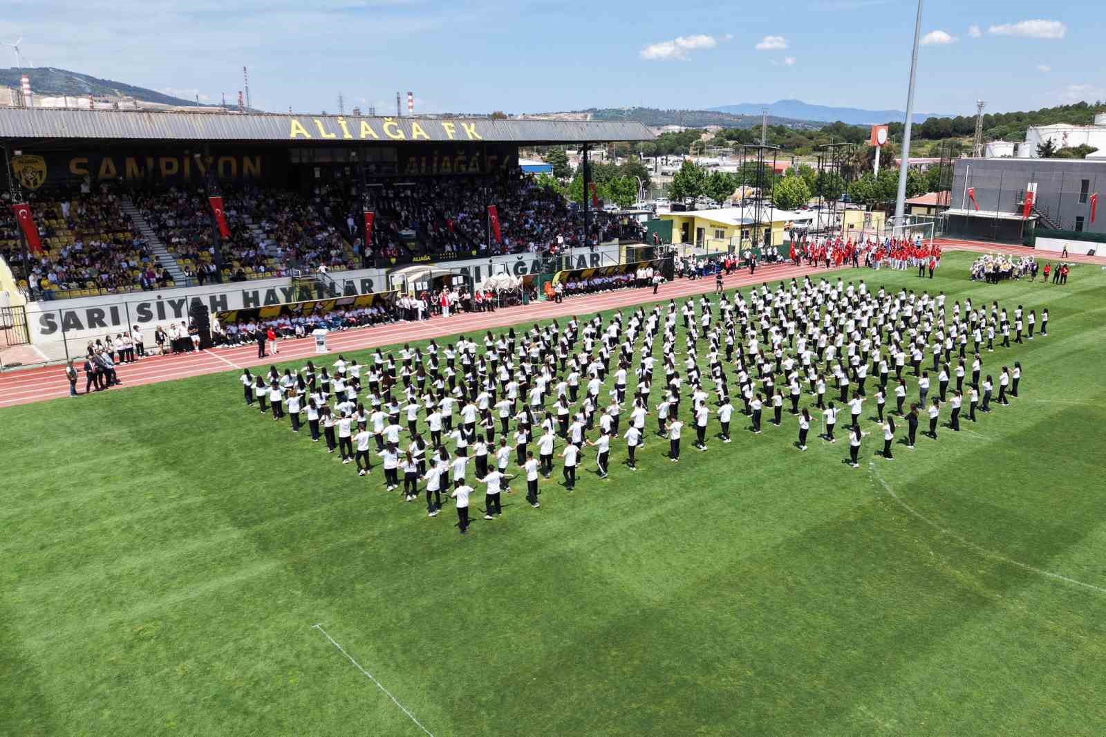 19 Mayıs Atat&uuml;rk&rsquo;&uuml; Anma, Gen&ccedil;lik ve Spor Bayramı Aliağa&rsquo;da coşkuyla kutlandı
