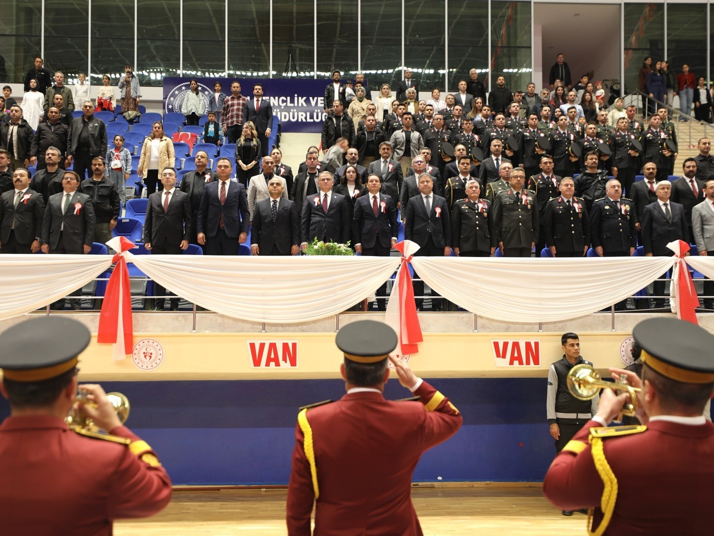 Van&rsquo;da 19 Mayıs coşkusu
