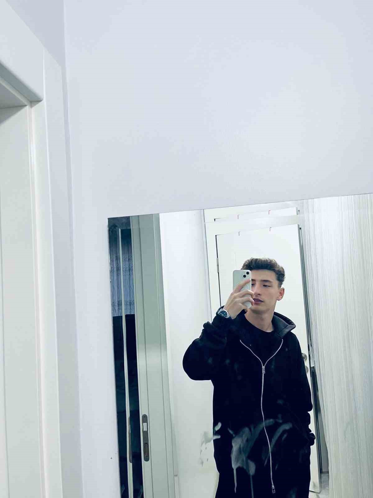 Motosiklet kazasında hayatını kaybeden gen&ccedil; futbolcu son yolculuğuna uğurlandı
