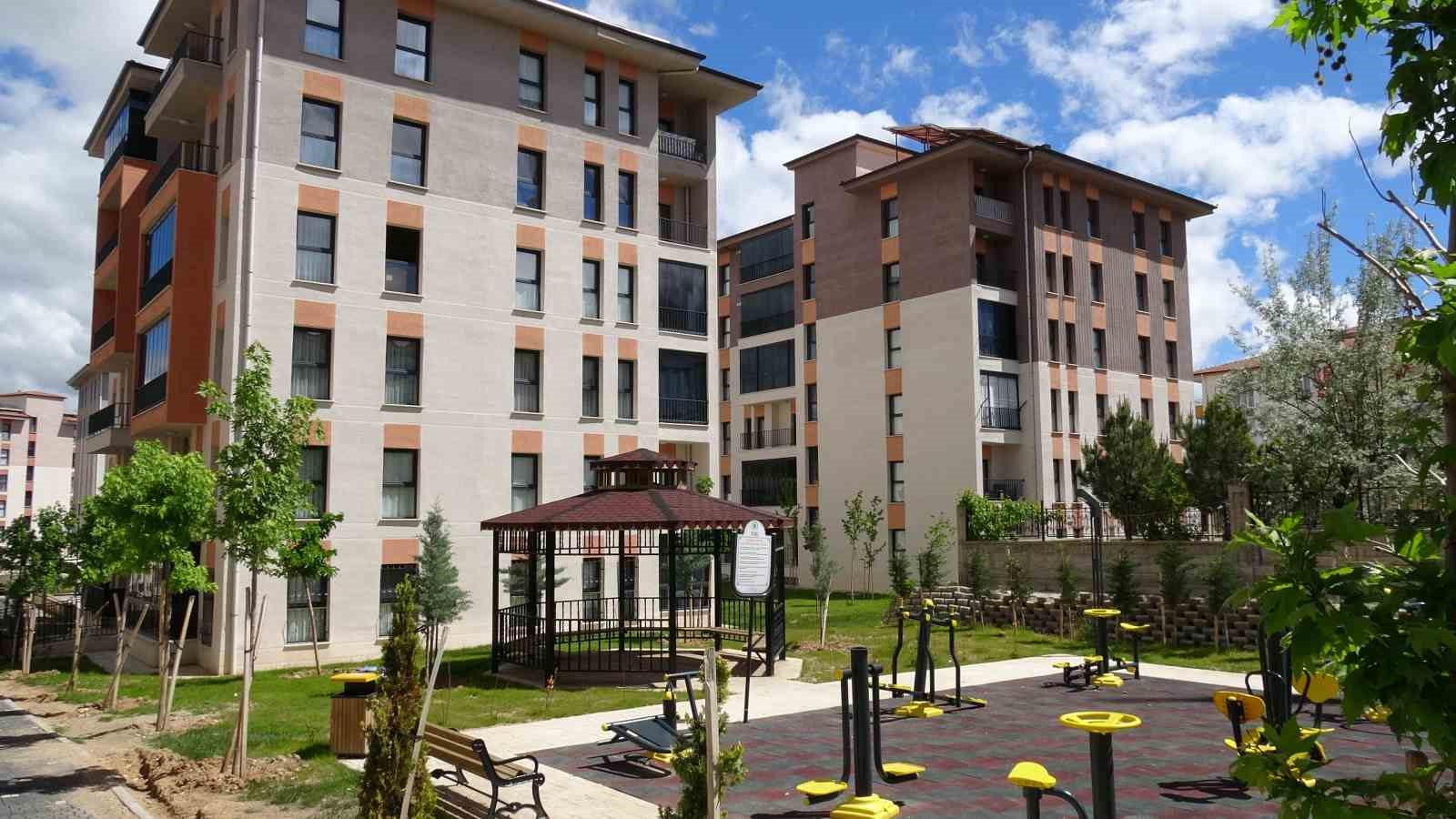 Malatya&rsquo;da 18 yaşındaki gen&ccedil; kız parkta &ouml;l&uuml; bulundu
