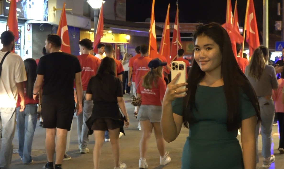 Alanya&rsquo;da fener alayı ve Ceza konseriyle 19 Mayıs kutlaması
