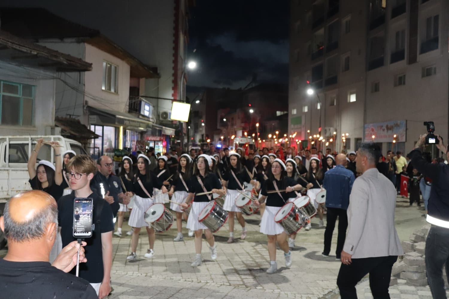 Selendi&rsquo;de cirit atlı fener alayı
