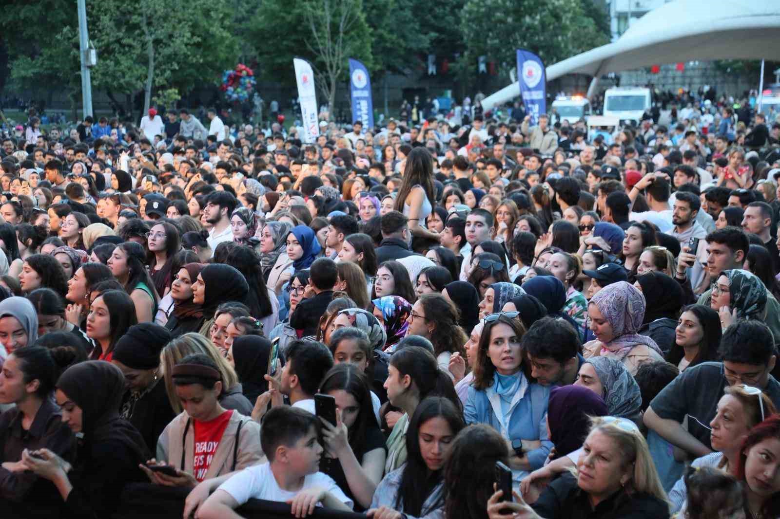 Kağıthane’de gençler 19 Mayıs Atatürk’ü Anma Gençlik ve Spor Bayramı’nı konserle kutladı