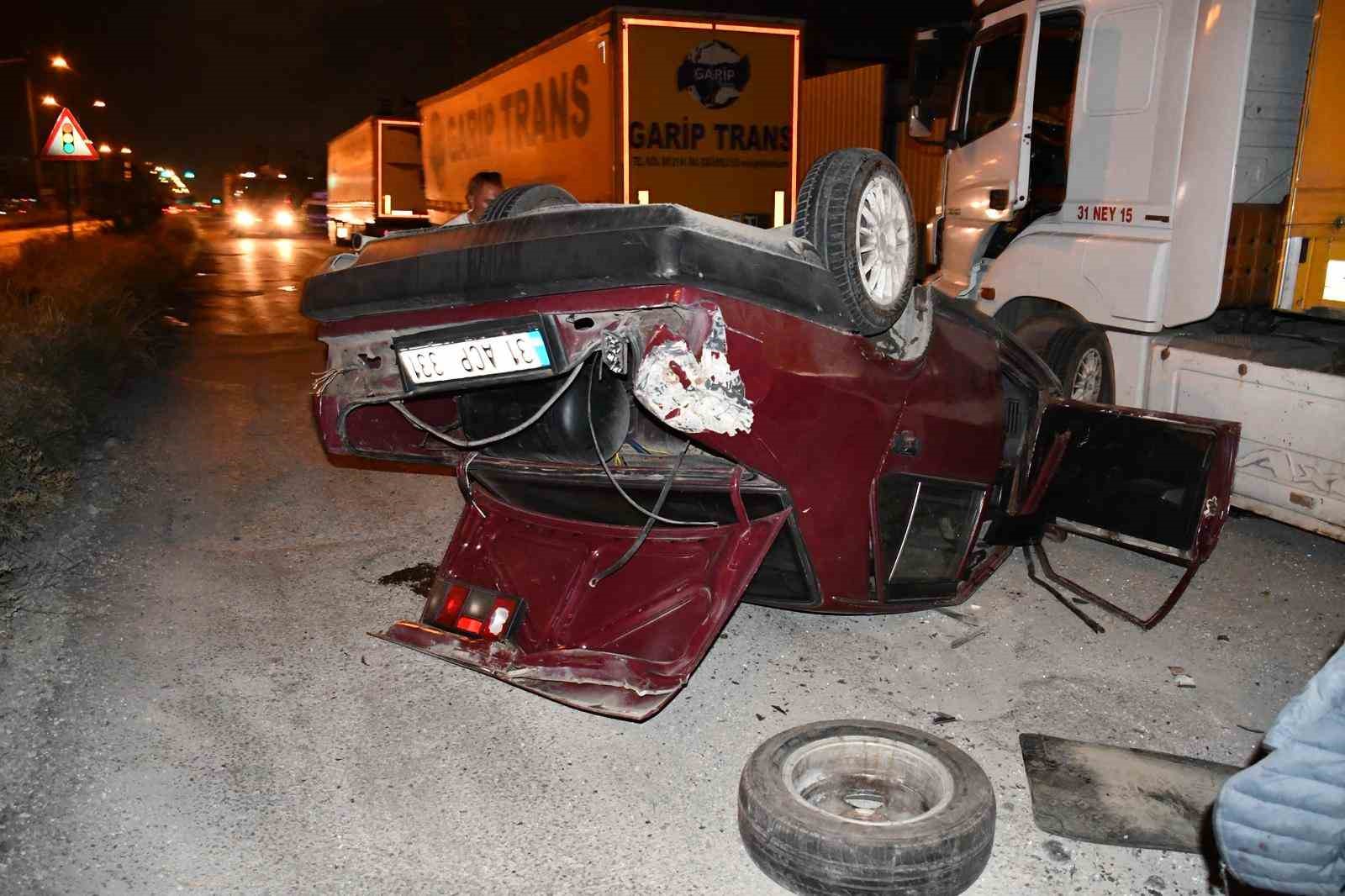 Hatay&rsquo;da takla atan otomobildeki 1&rsquo;i ağır 3 kişi yaralandı
