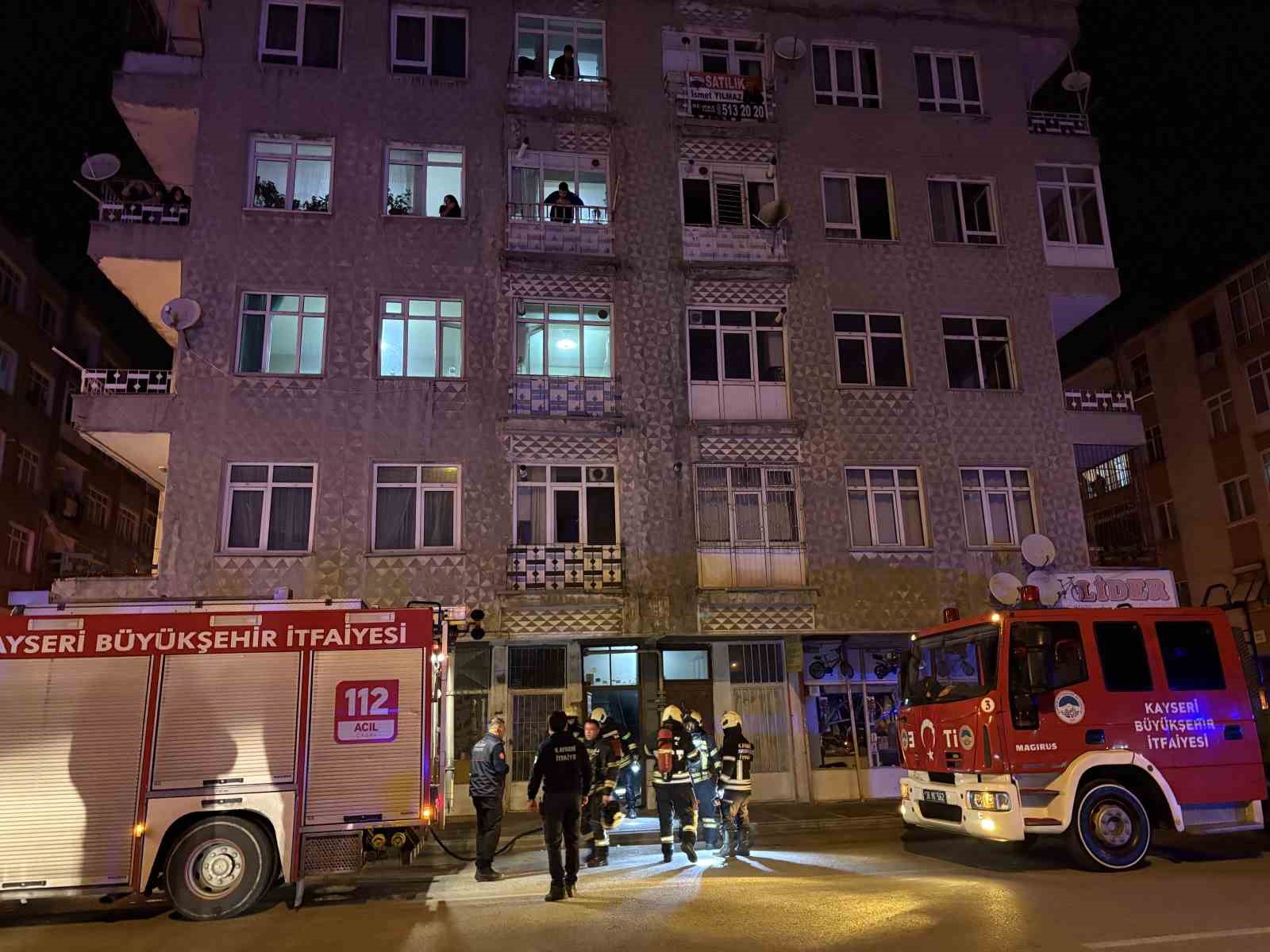 Bodrum katta çıkan yangın paniğe neden oldu