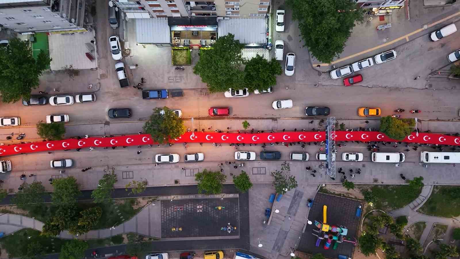 Kırıkkale’de 19 Mayıs coşkusu: Yüzlerce vatandaş, metrelerce uzunluğundaki Türk bayrağıyla yürüdü