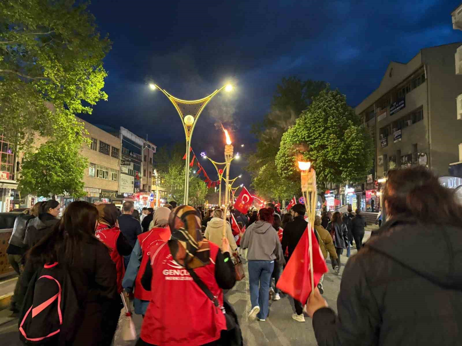 Erzincan’da meşaleli 19 Mayıs yürüyüşü düzenlendi