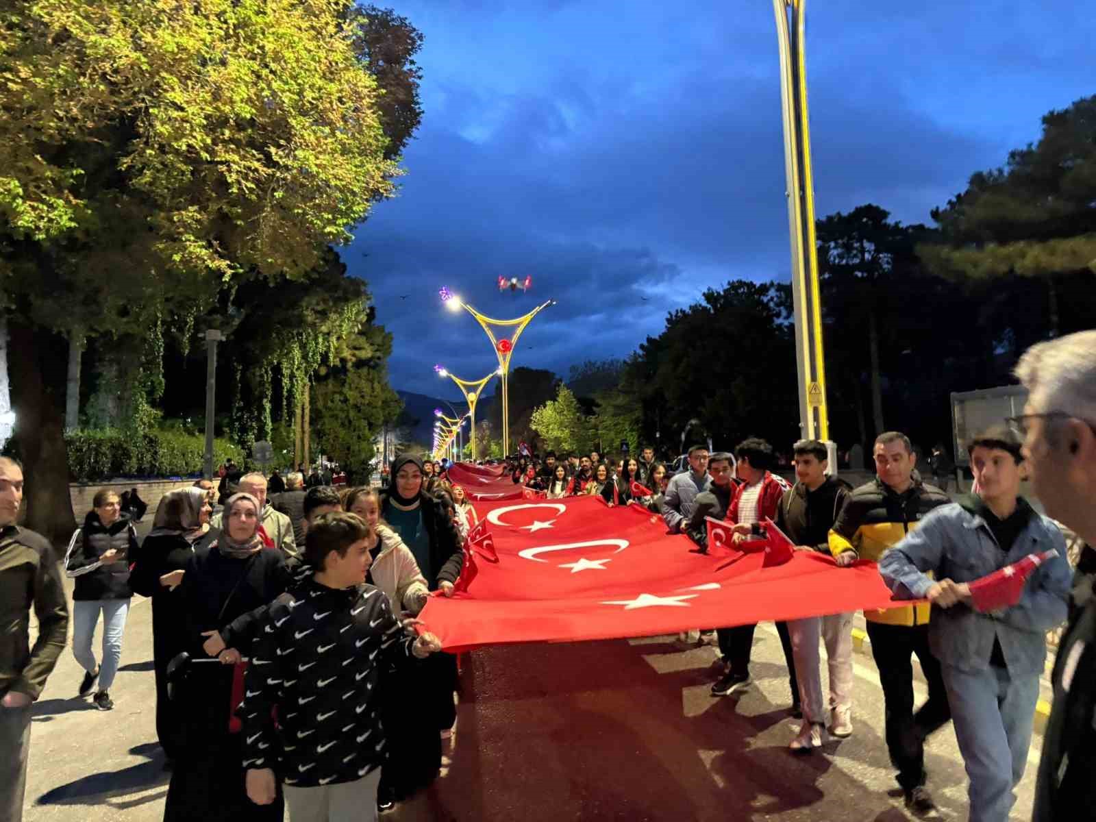 Erzincan’da meşaleli 19 Mayıs yürüyüşü düzenlendi