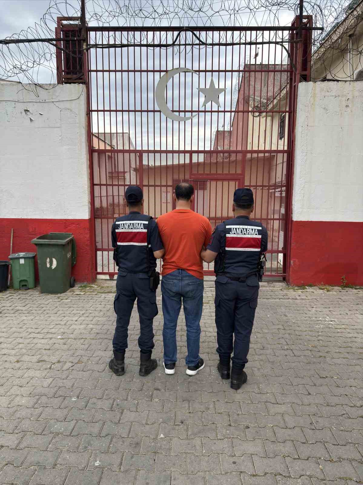 Efeler&rsquo;de 3 bin 939 adet uyuşturucu hap ele ge&ccedil;irildi

