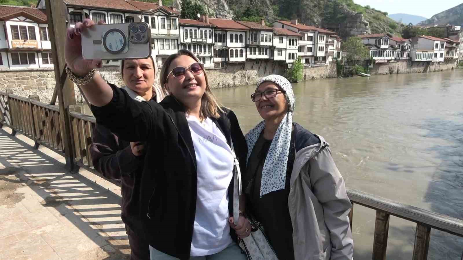Amasya&rsquo;ya gelen şaşırıyor: Korna sesi yok, yollarda &ouml;ncelik yayaların
