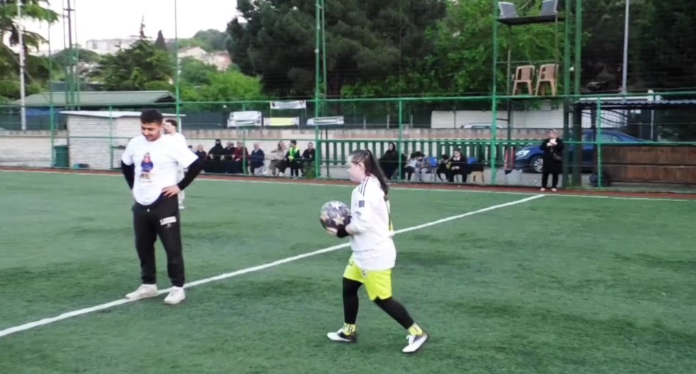 Down sendromlu Melisa&rsquo;nın halı saha hayali ger&ccedil;ek oldu

