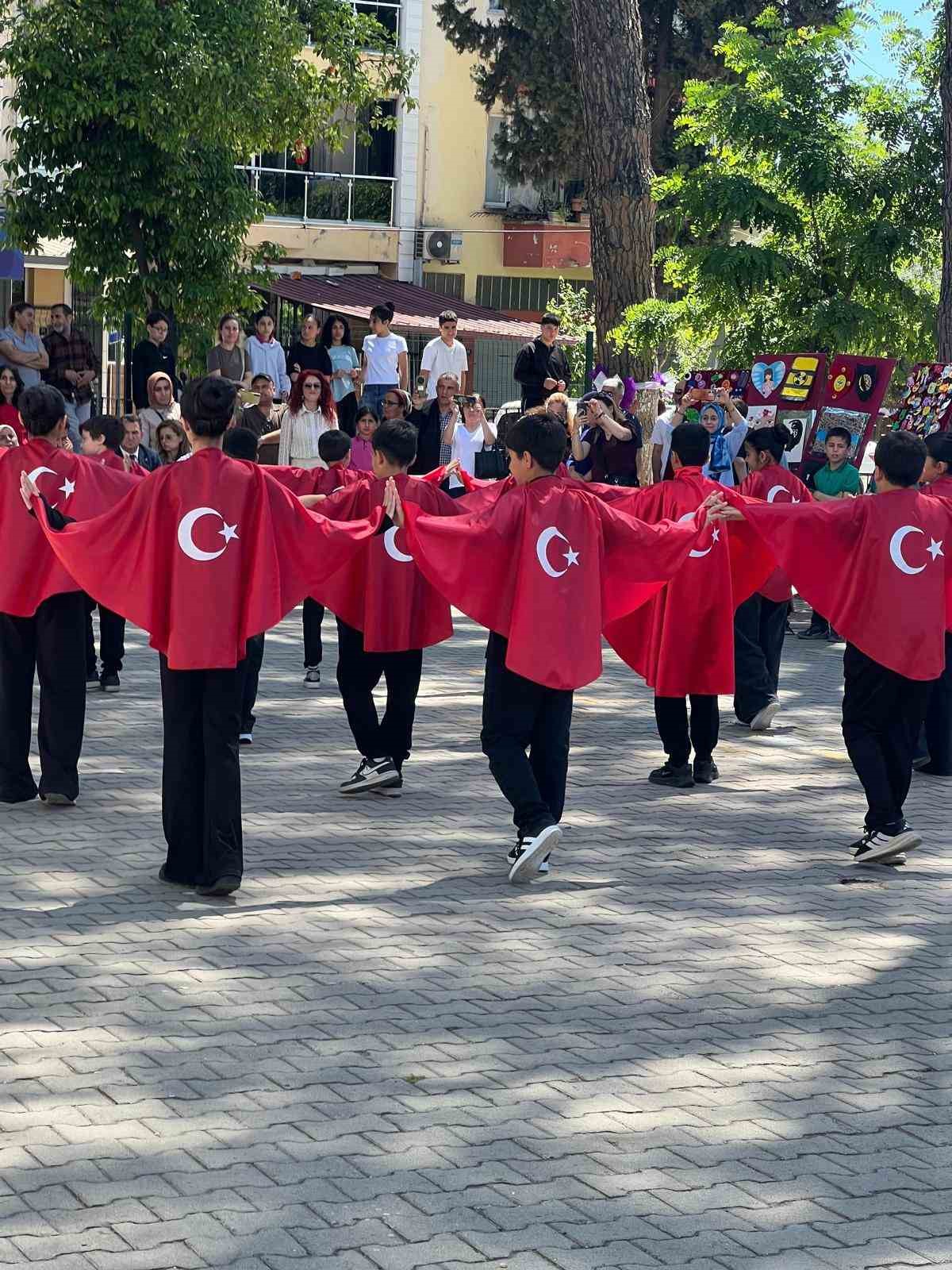 Şehitler Ortaokulu&rsquo;ndan teknoloji tasarım ve g&ouml;rsel sanatlar sergisi
