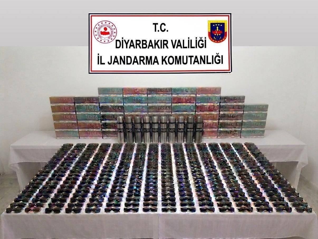 Diyarbakır&rsquo;da &ccedil;ok sayıda g&uuml;mr&uuml;k ka&ccedil;ağı &uuml;r&uuml;n ele ge&ccedil;irildi
