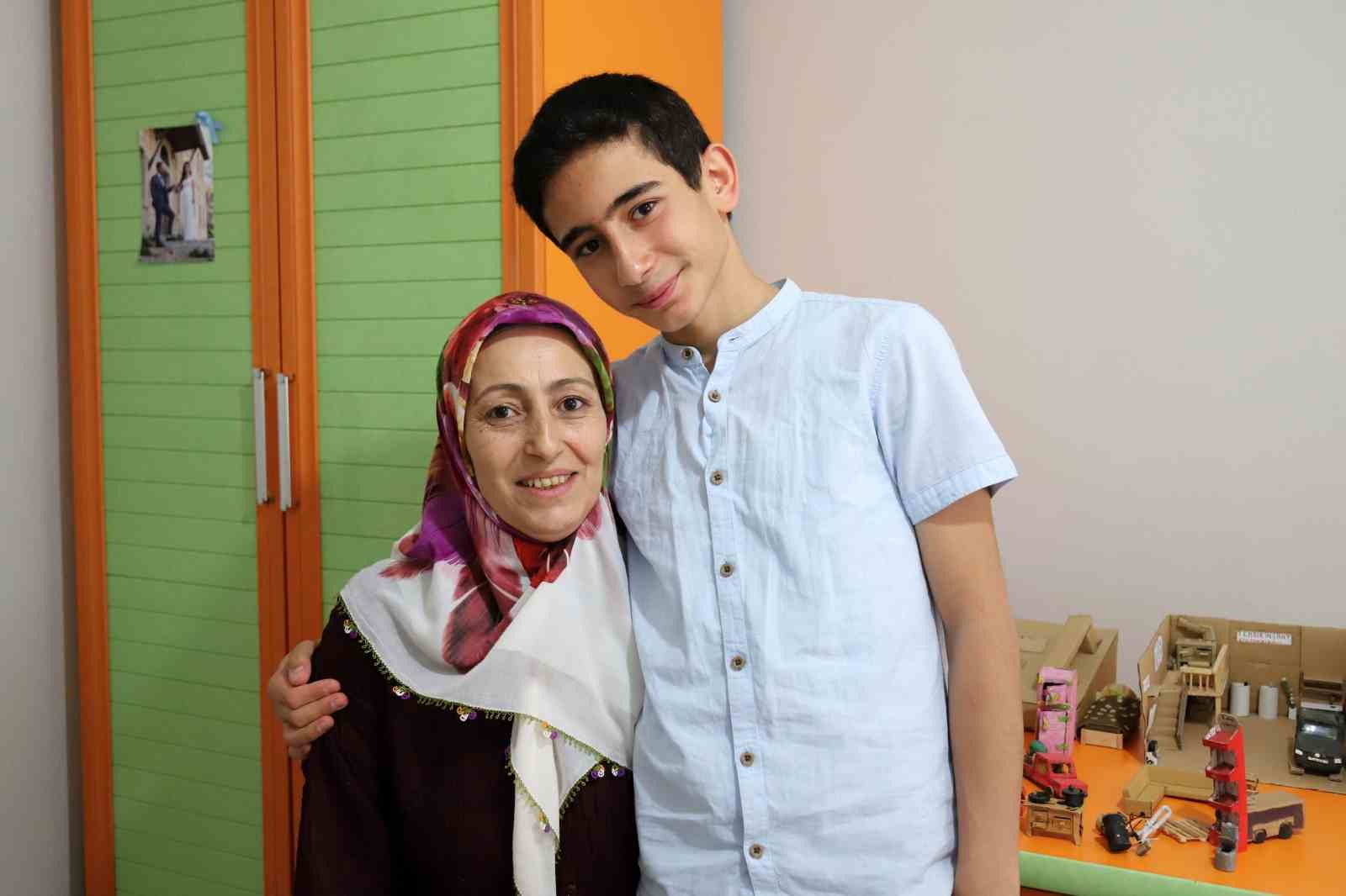 14 yaşında atık malzemeleri minyatür sanatına dönüştürüyor