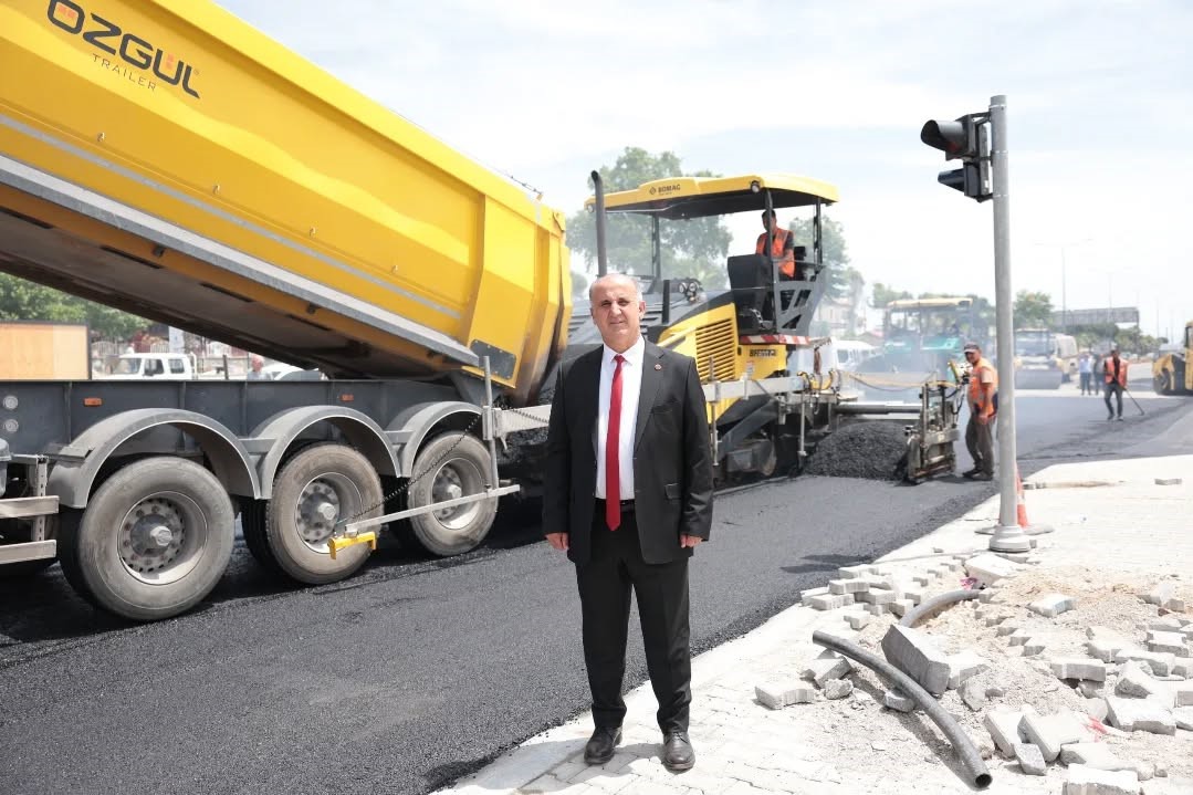 İncirliova&rsquo;da 350 milyonluk anayol yatırımı hız kesmiyor
