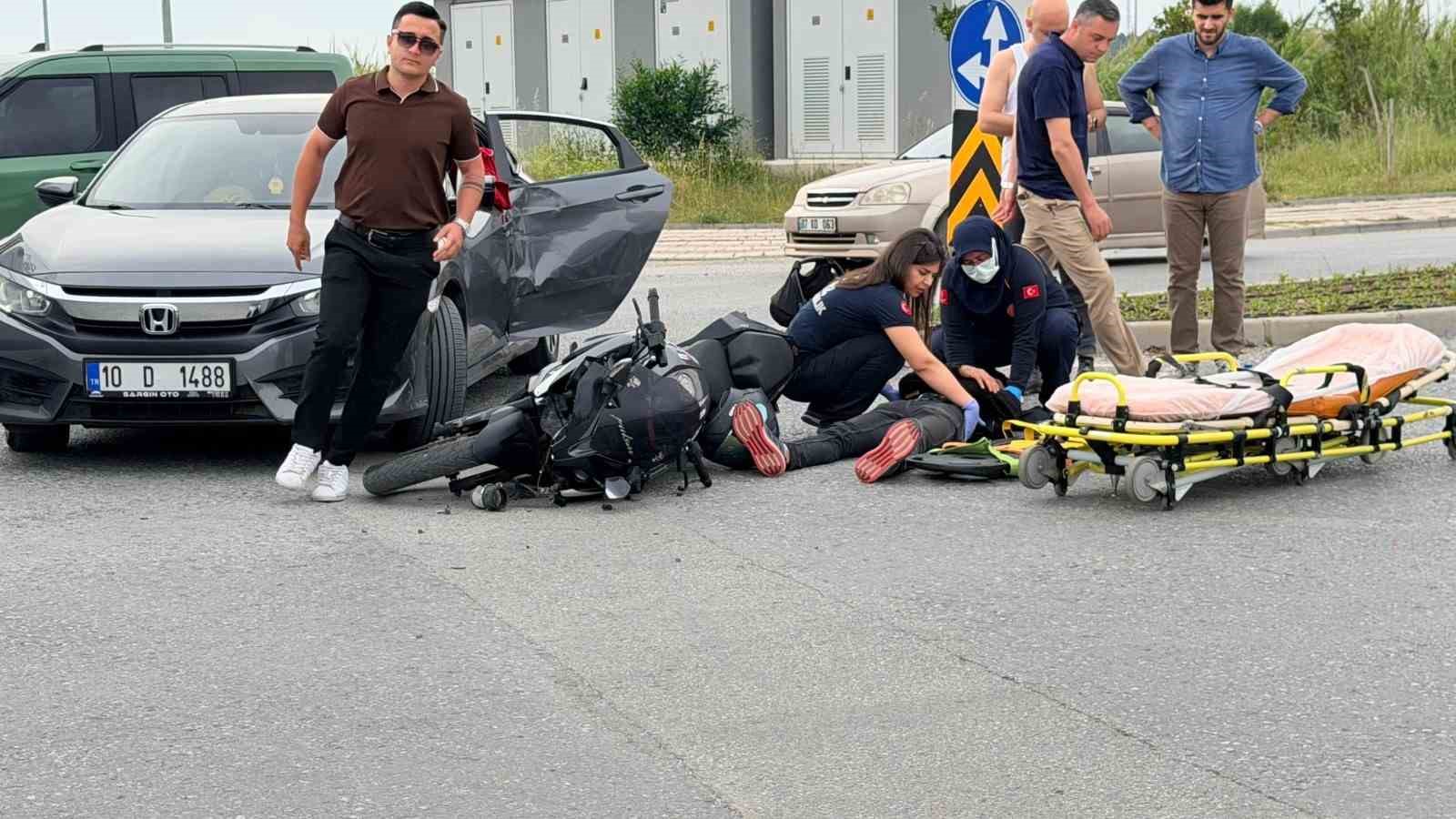 Antalya’da otomobil ile motosiklet çarpıştı: 1’i bebek 2 yaralı