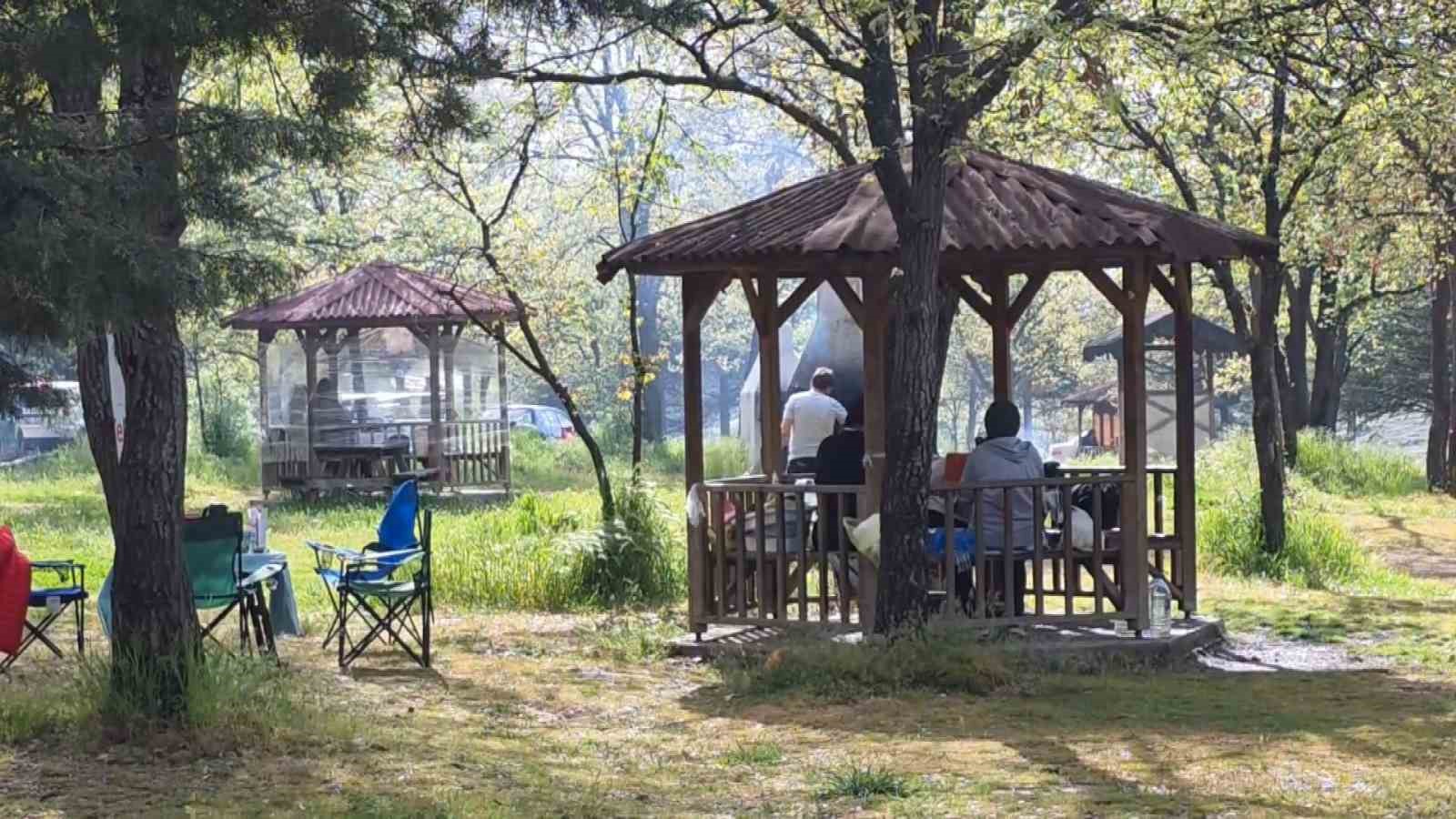 Yeşille mavinin buluştuğu Enne Barajı ve Tabiat Parkı hayran bıraktı