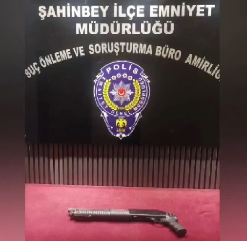 Gaziantep&rsquo;te iş yerine pompalı t&uuml;fekle saldırı: O anlar kamerada
