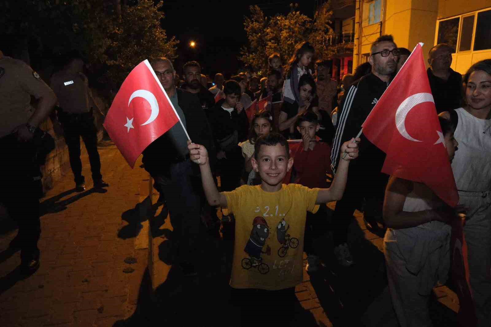 Gençlik coşkusu Sarıgöl sokaklarını aydınlattı
