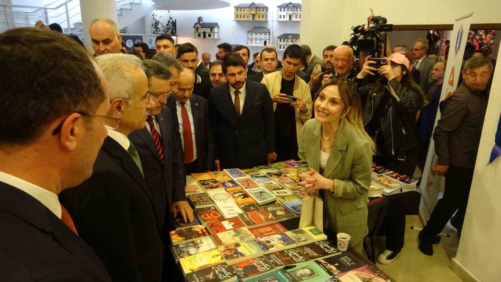 Bakan Uraloğlu: (Depremle ilgili) "İlk aldığımız bilgilere g&ouml;re &ouml;nemli bir problem olmadığını s&ouml;yleyebilirim"
