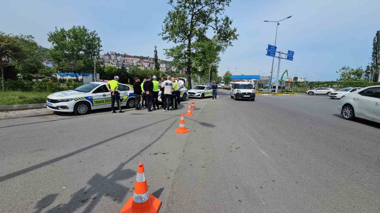 Zonguldak’ta yük treni polis aracına çarptı, faciadan dönüldü