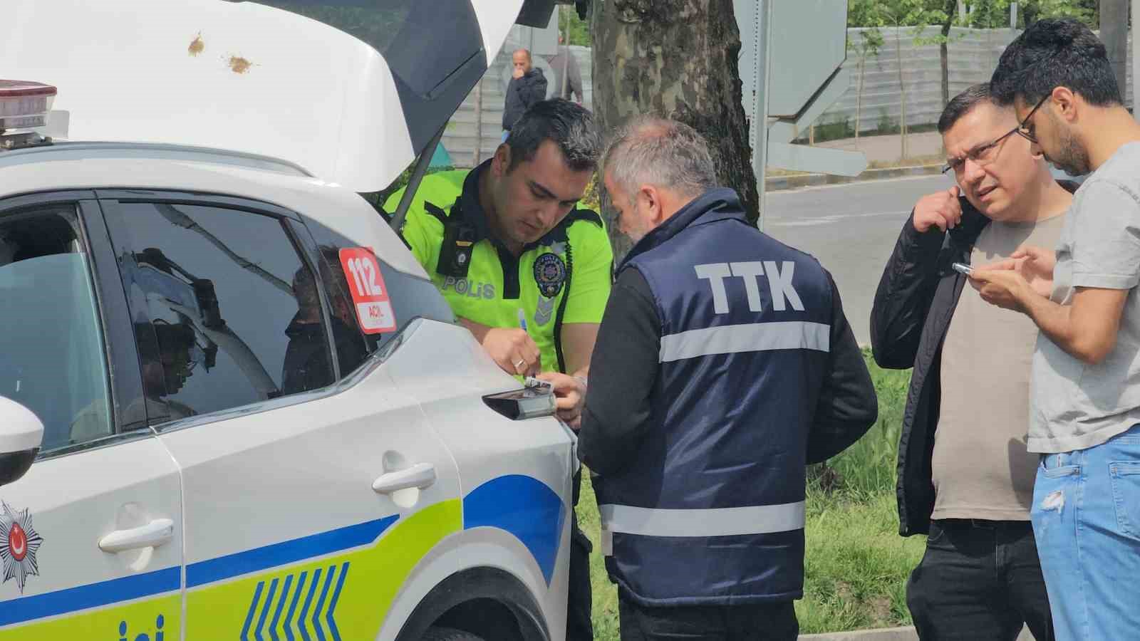 Zonguldak’ta yük treni polis aracına çarptı, faciadan dönüldü
