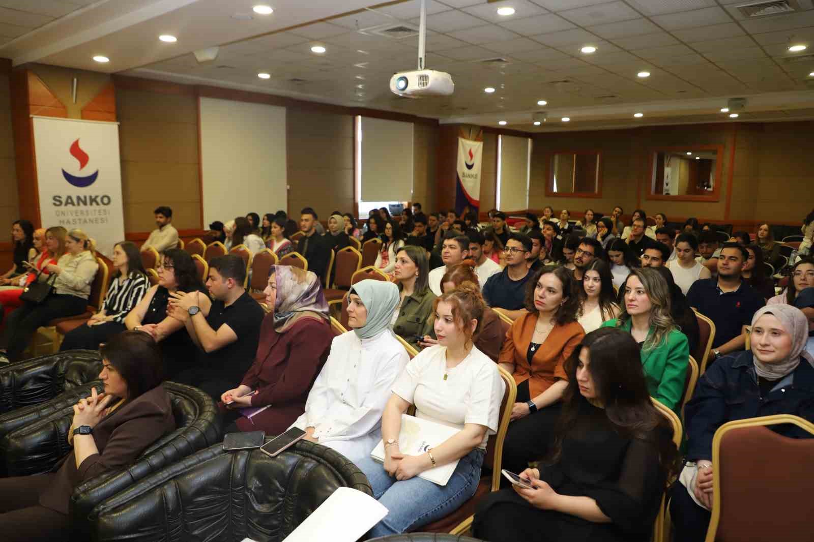 SANKO Üniversitesi’nde "geçmişten günümüze hemşirelikte değerler sempozyumu" düzenlendi