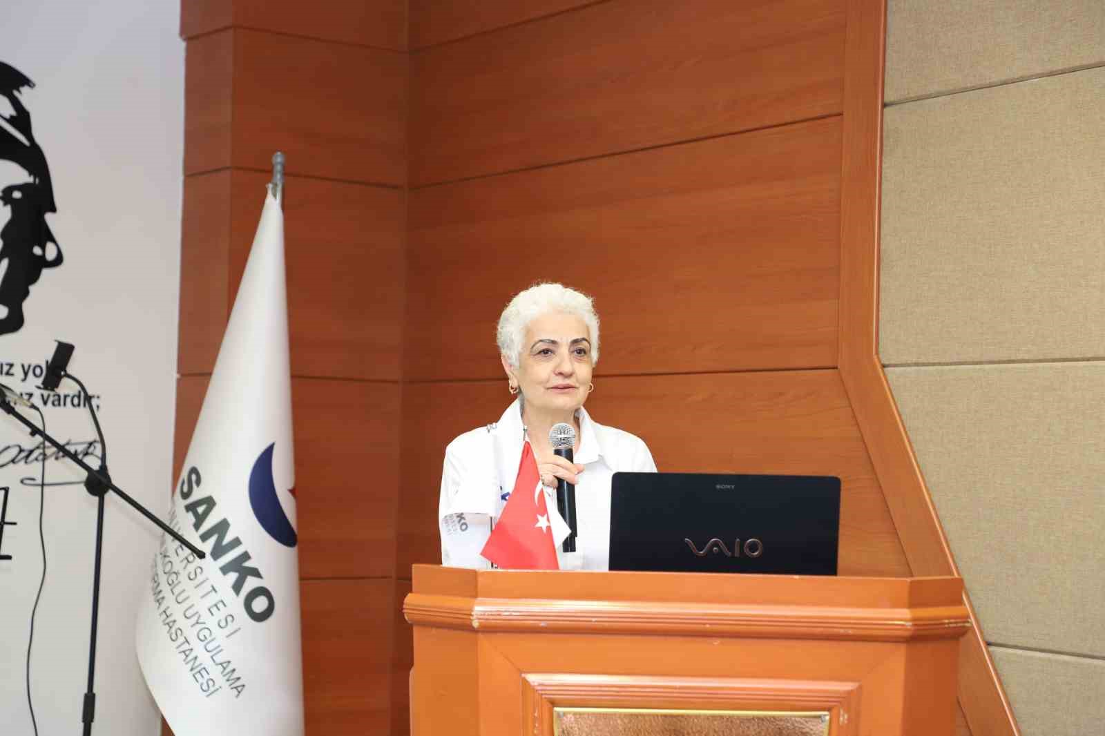 SANKO &Uuml;niversitesi&rsquo;nde "ge&ccedil;mişten g&uuml;n&uuml;m&uuml;ze hemşirelikte değerler sempozyumu" d&uuml;zenlendi
