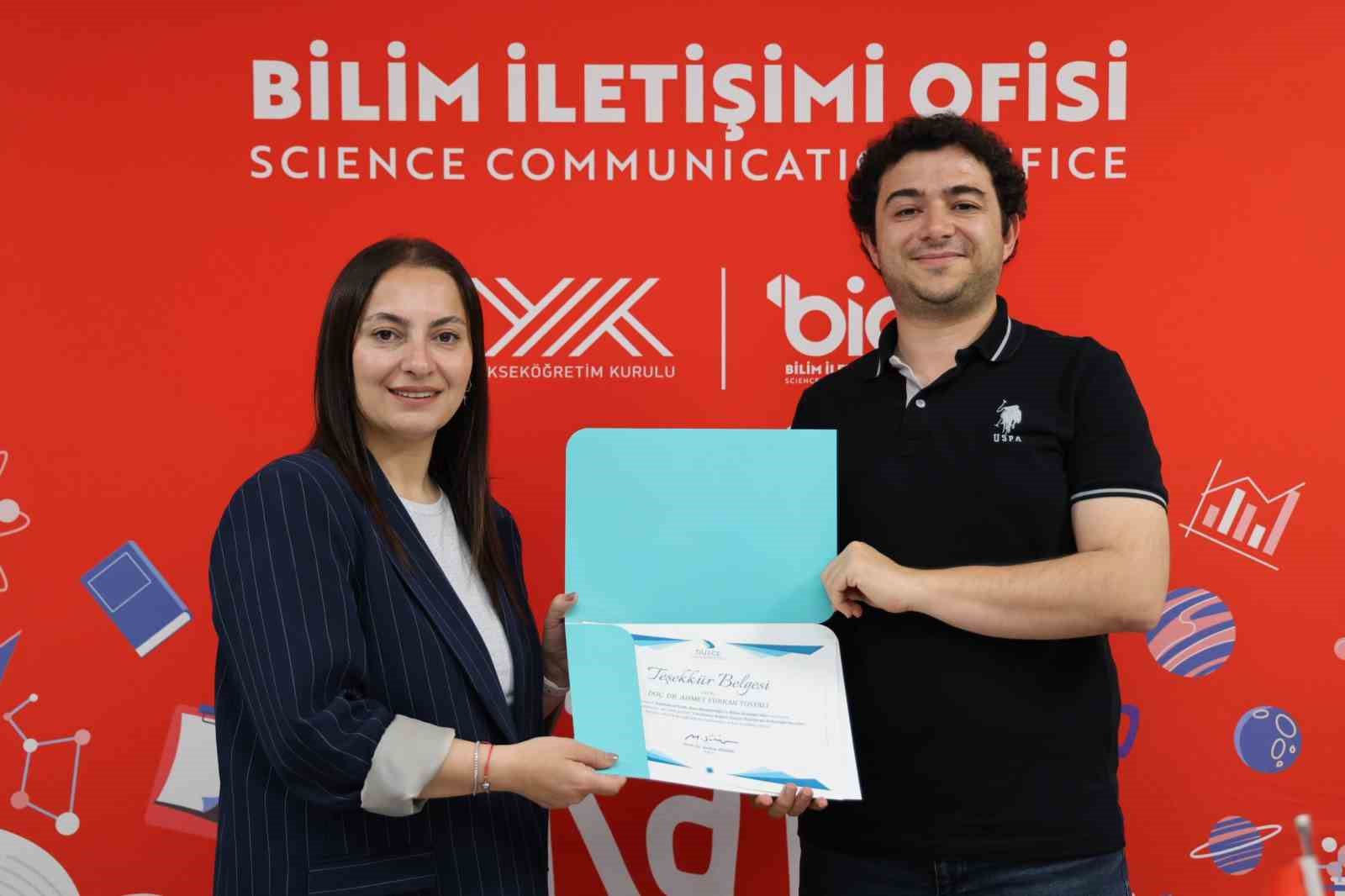Bilim Kafe&rsquo;de sosyal ilişkilerde psikolojik s&uuml;re&ccedil;ler konuşuldu
