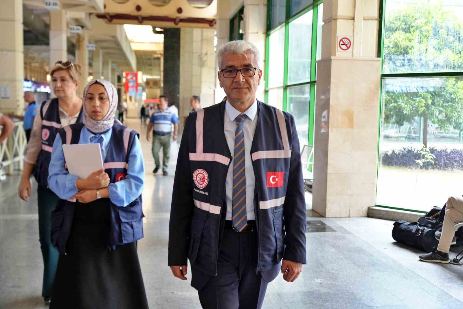 Antalya otogarında bayram &ouml;ncesi bilet ve fiyat etiketi denetimi
